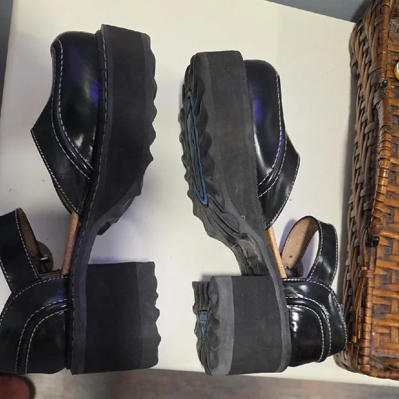 VINTAGE John Fluevog Black Leather Mary Jane Platform Heels with White Stitching - Picture 7 of 15